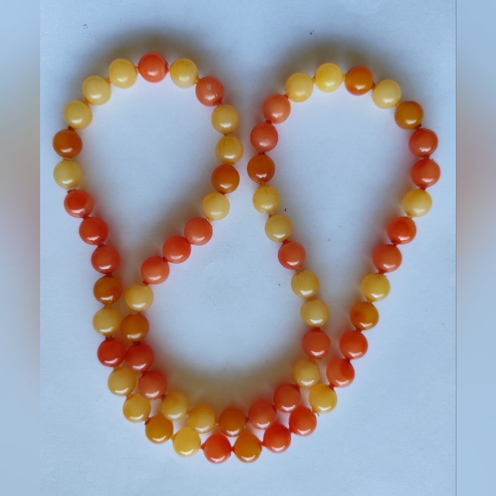 3/$25💙Vintage Orange and Yellow Beaded Necklace